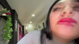 SECRETARIA se traga toda la leche de su JEFE por DINERO