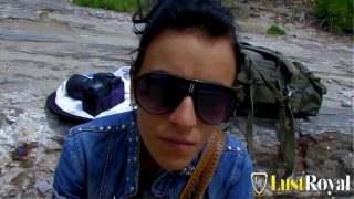 Tattooed blonde Baby Reed squirting and fucking outdoor